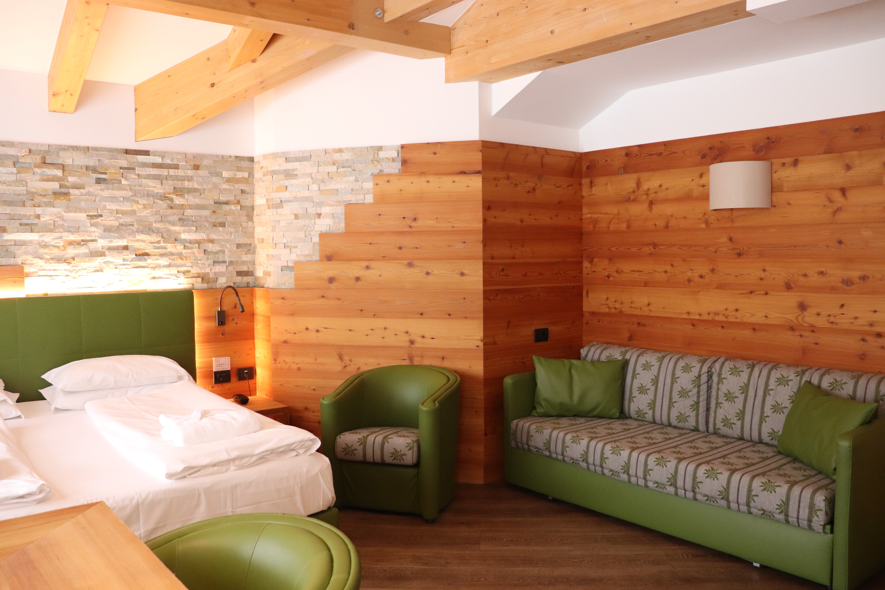 
<strong>a partire da 108 € a persona</strong>